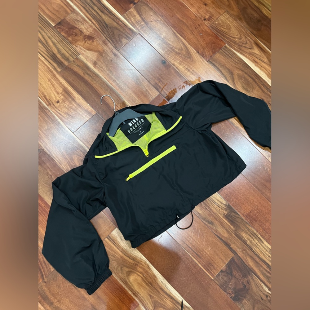 WIND BREAKER MATERIAL NEON GREEN AND BLACK TOP WITH ADJUSTABLE WAIST BAND🥰💚🖤